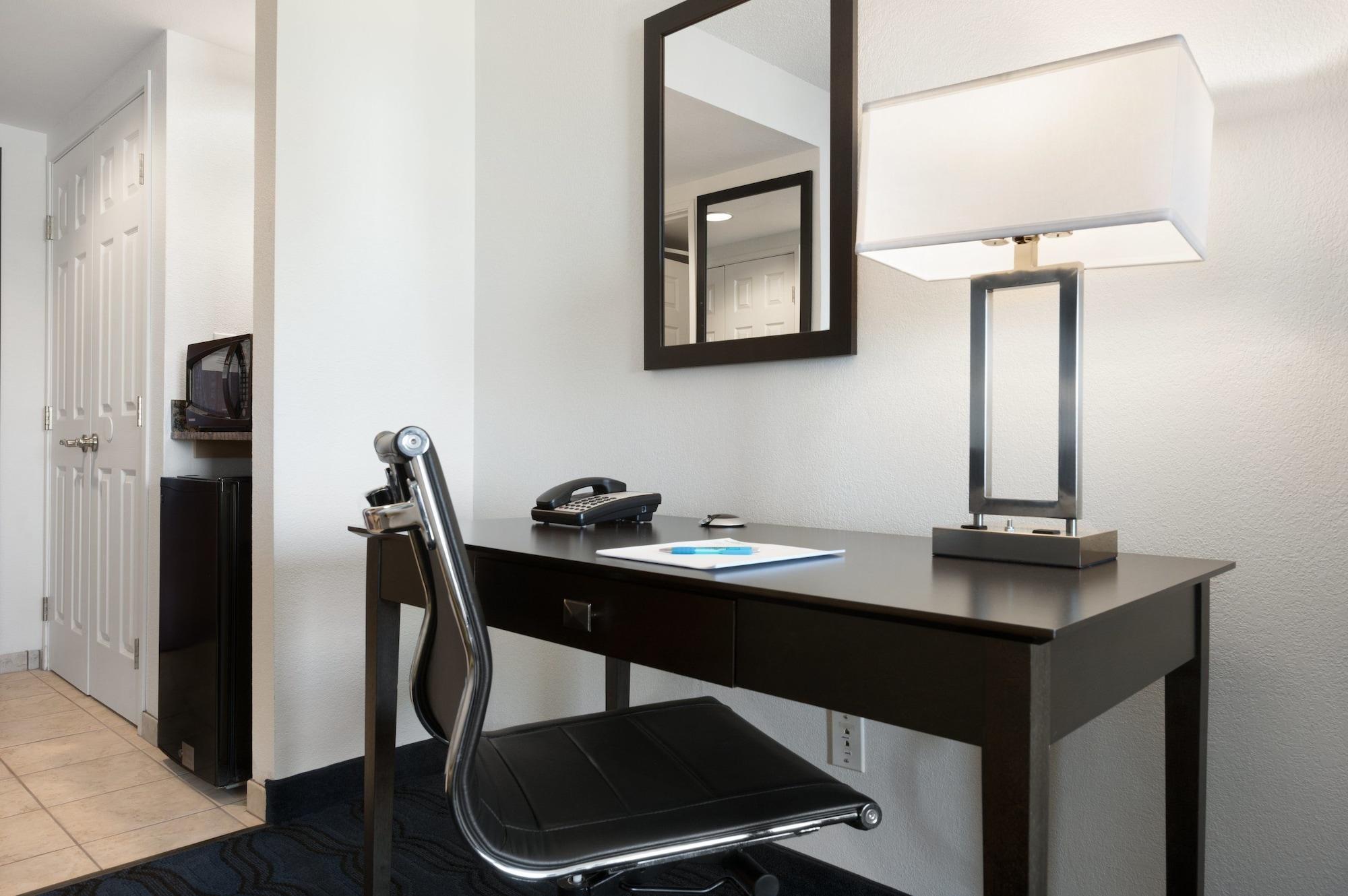Holiday Express St. Louis Arpt - Maryland Hgts, An Ihg Hotel