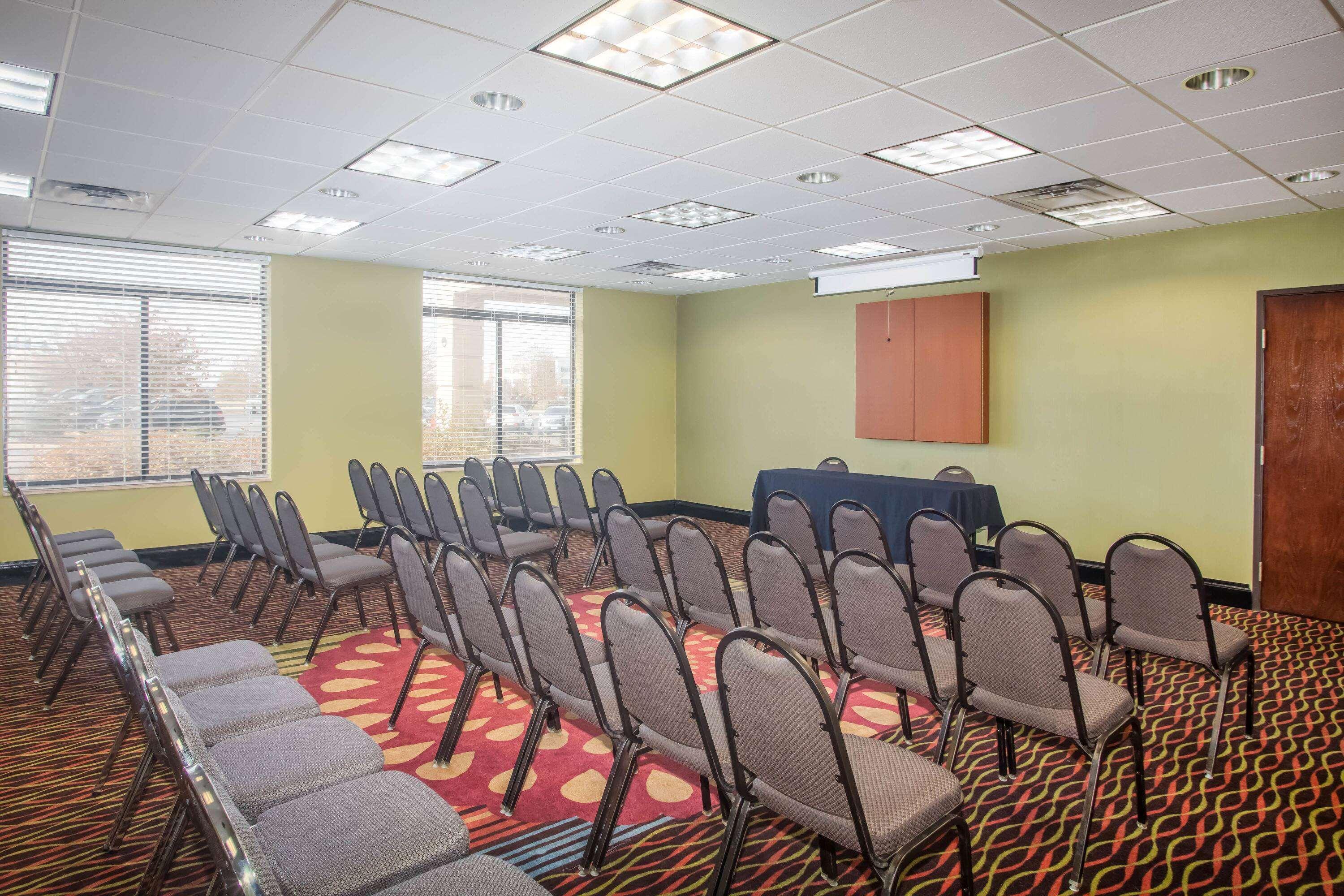 Express St. Louis Arpt - Maryland Hgts, An Ihg 2*